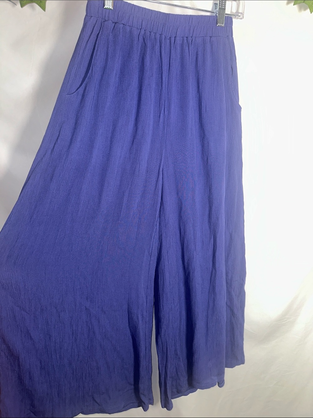 Relaxed Wide-Leg Elastic Waist Pants in Deep Purple